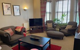 Number 10 Service Apartment - Danes